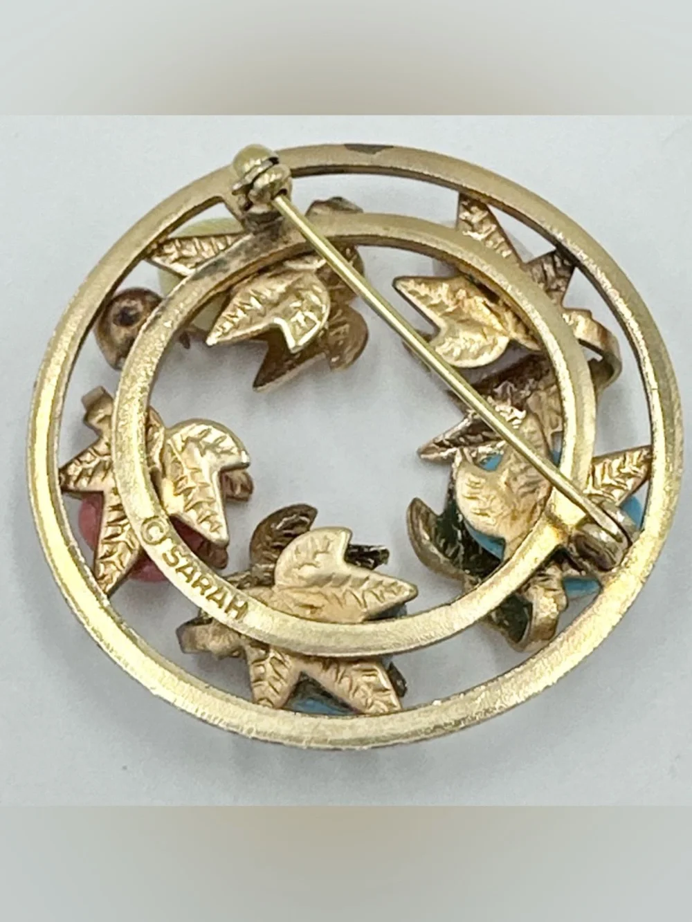 Sarah Coventry Vintage Stone Wreath Brooch